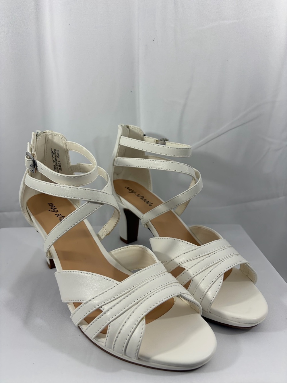 NWT Easy Street Women's Size 10W White Strappy Mid-Heel Sandals